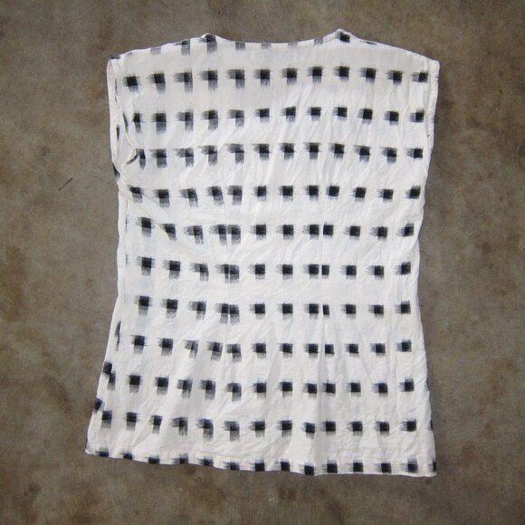 Passion June Linen Top - Picture 2 of 4